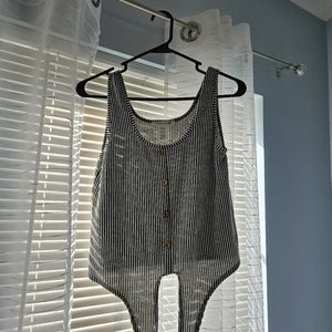 Stripped front tie top